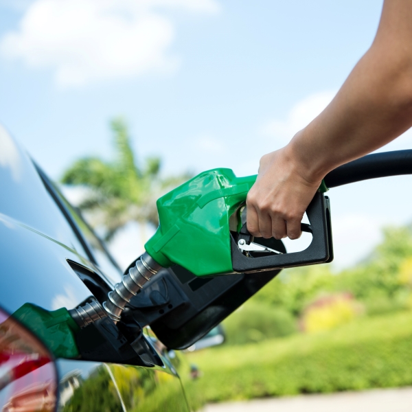 Gas Prices Drop as Oil Prices Retreat