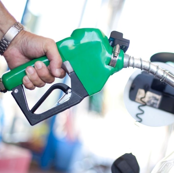 Gas Prices Continue to Fall Despite Rise in Oil Prices